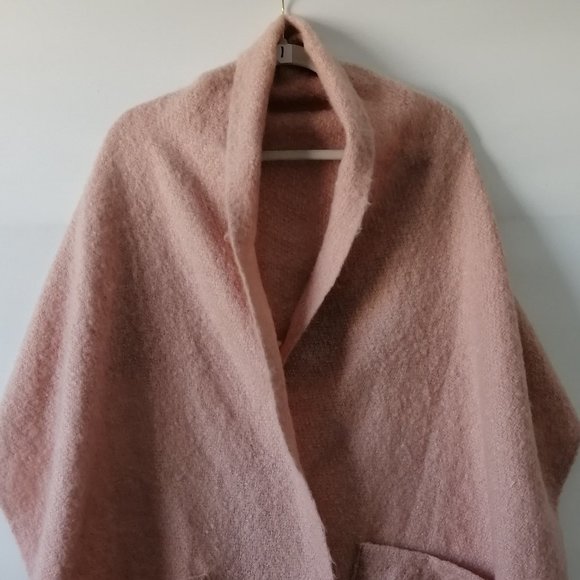 Steve Madden Womens Crepe Pink With Pocket Fringe Shawl Wrap One Size - Picture 2 of 6